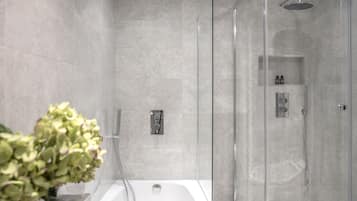 Apartment, 3 Bedrooms, Garden View | Bathroom