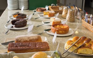 Free daily buffet breakfast  - Tower Franca Hotel (Franca)