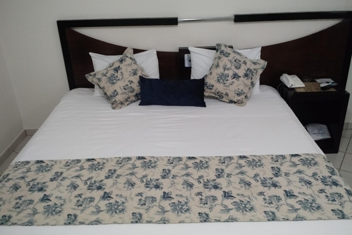 1 habitación, ropa de cama de alta calidad y minibar