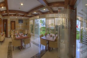 Café - Murjan Asfar Hotel Apartments (Abu Dhabi)