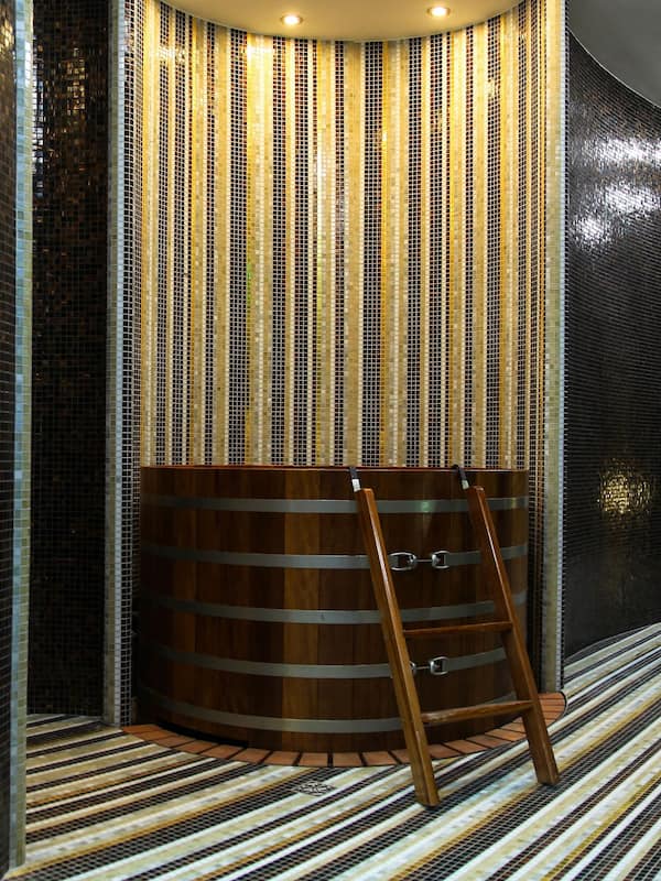 Salas para tratamentos a dois, sauna seca, banho turco/hammam