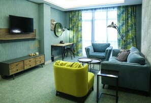 Premium Apartment, 1 King Bed | Living room | Plasma TV - Grand Admiral Resort & SPA (Irpin)
