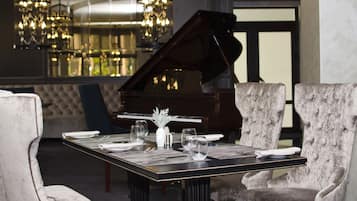 Ze serveren er ontbijt, lunch en diner