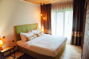 Minibar, in-room safe, individually furnished, desk - Grand Admiral Resort & SPA (Irpin)