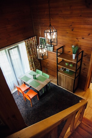 Cottage | Minibar, in-room safe, individually furnished, desk