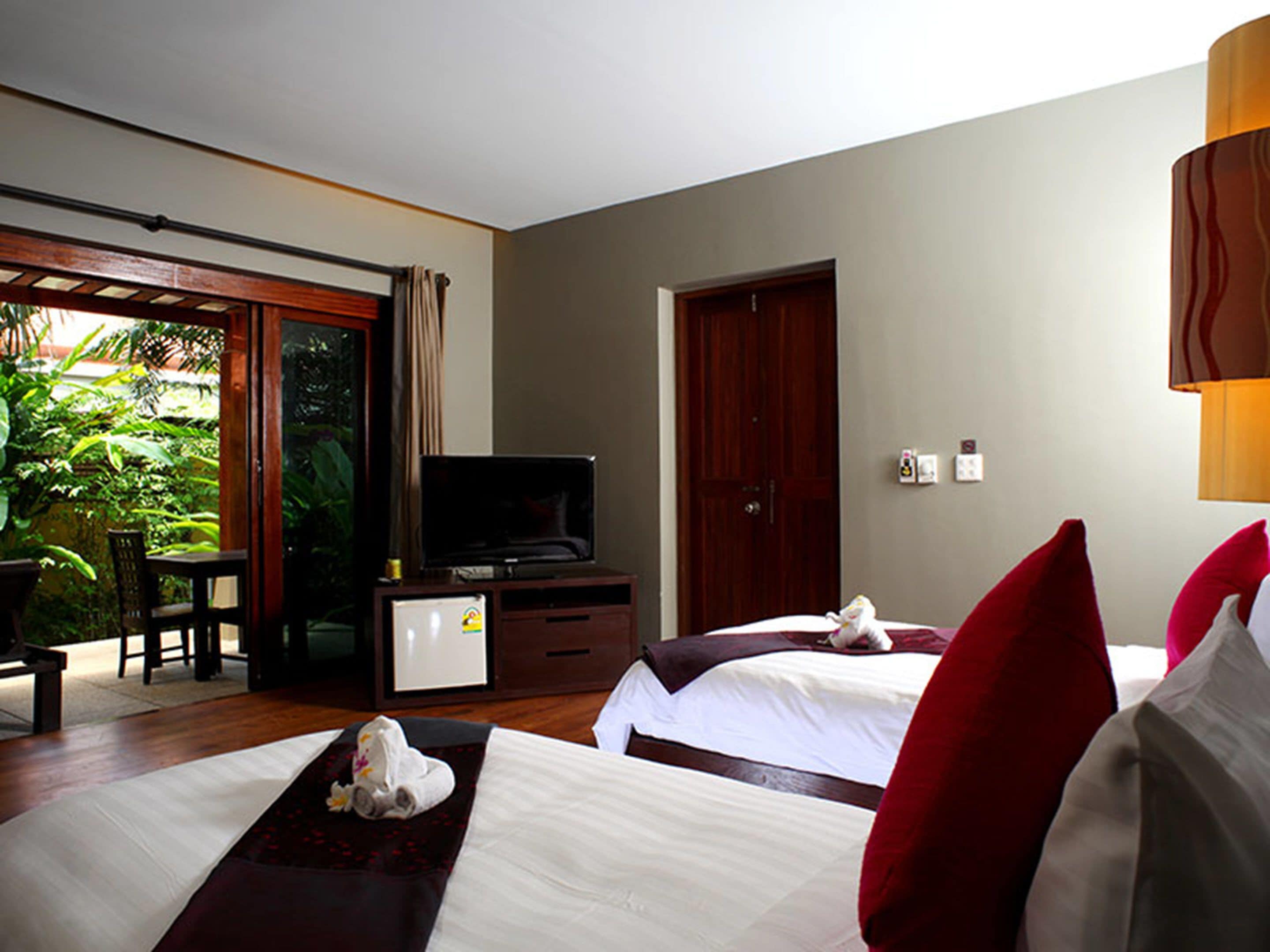 Minibar, safe på rommet, strykejern/-brett og barnesenger (inkludert)