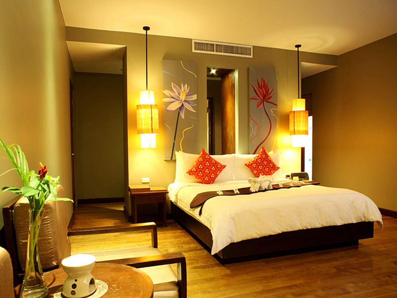 Minibar, safe på rommet, strykejern/-brett og barnesenger (inkludert)