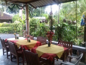 Frokost, lunsj og middag serveres, thailandske retter 