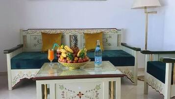 Suite (Double) | Desk, soundproofing, free cots/infant beds, free WiFi