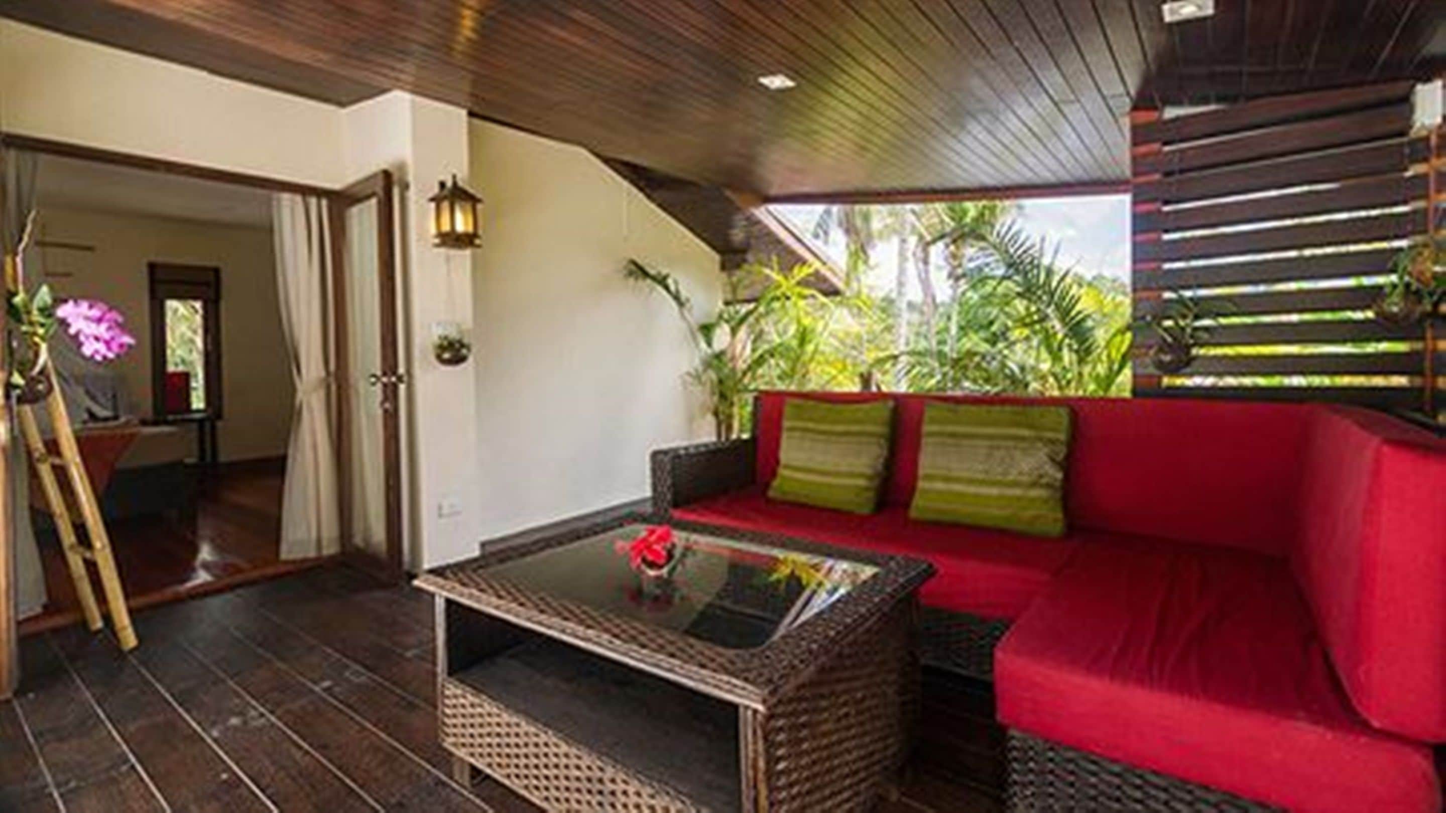 deluxe room | living area