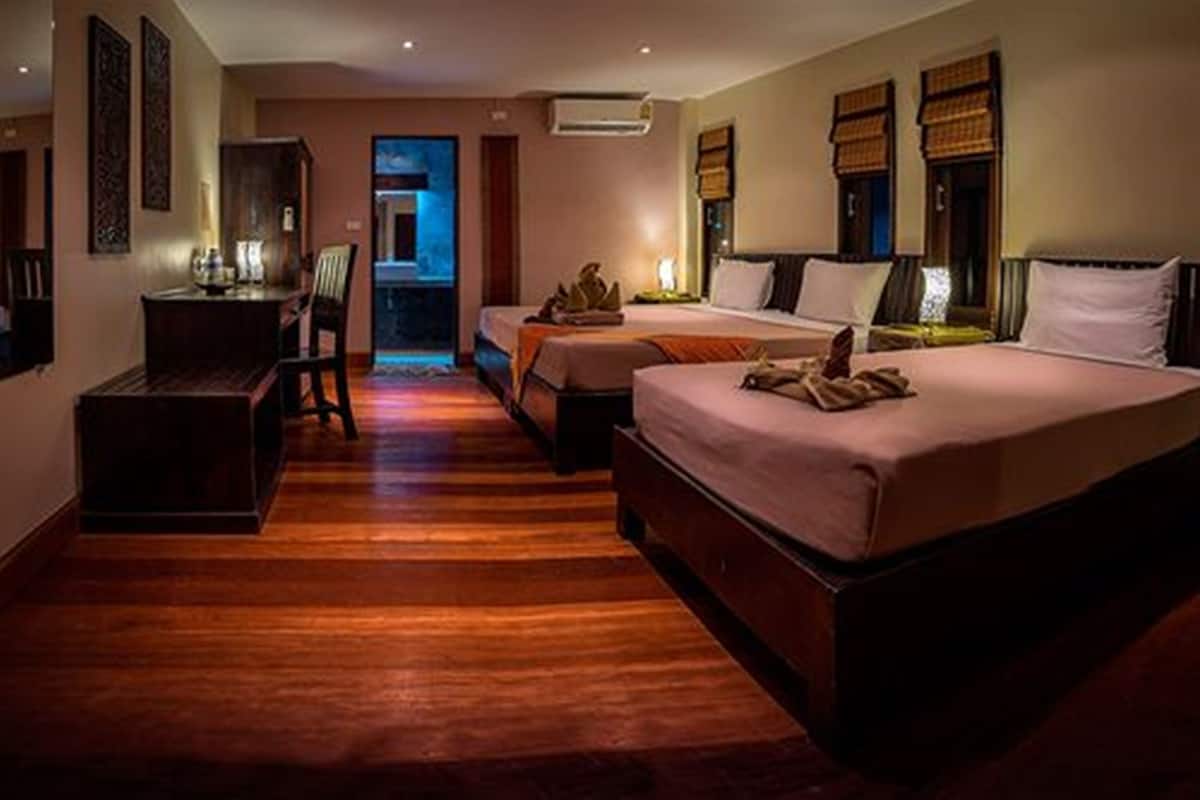 Family Triple Room | 1 bedroom, in-room safe, desk, free cots/infant beds