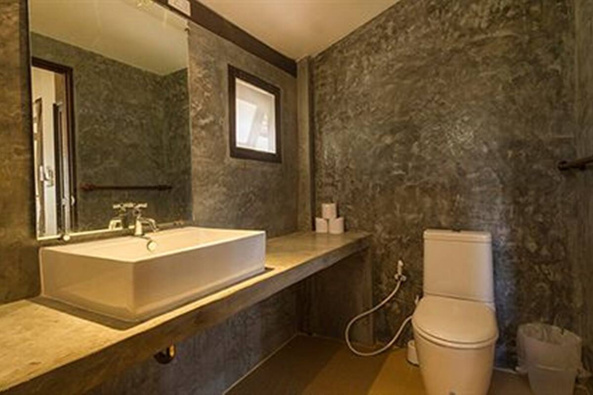 family triple room | bathroom | shower, free toiletries, towels