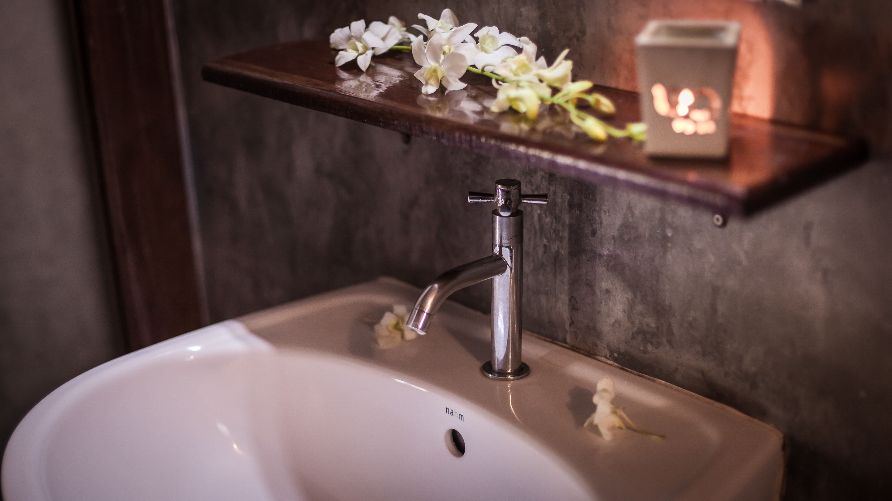Bathroom sink