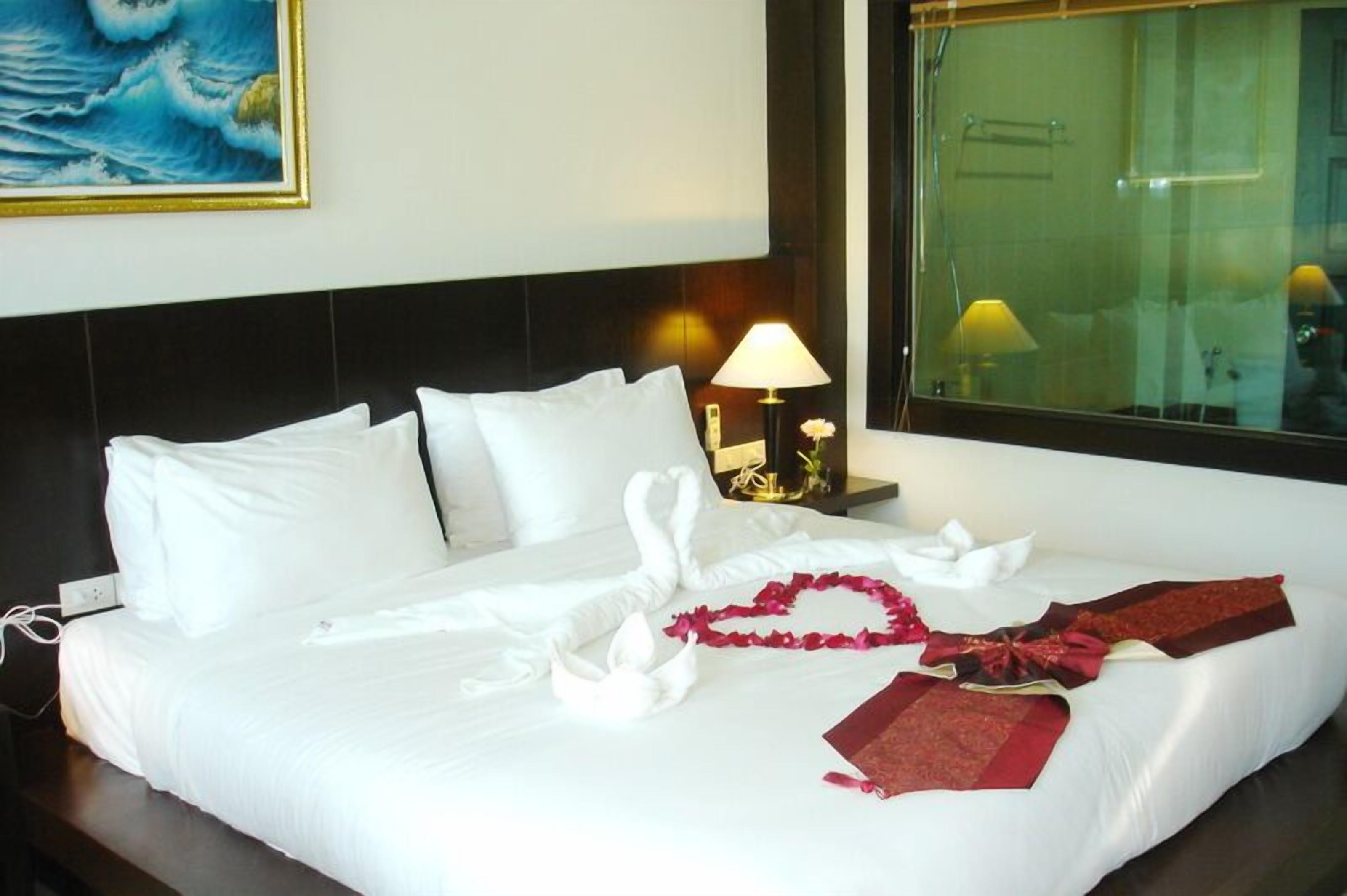 Sweet Suite Room | Premium bedding, minibar, in-room safe, individually furnished