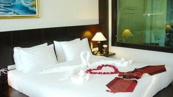 Sweet Suite Room | Premium bedding, minibar, in-room safe, individually furnished