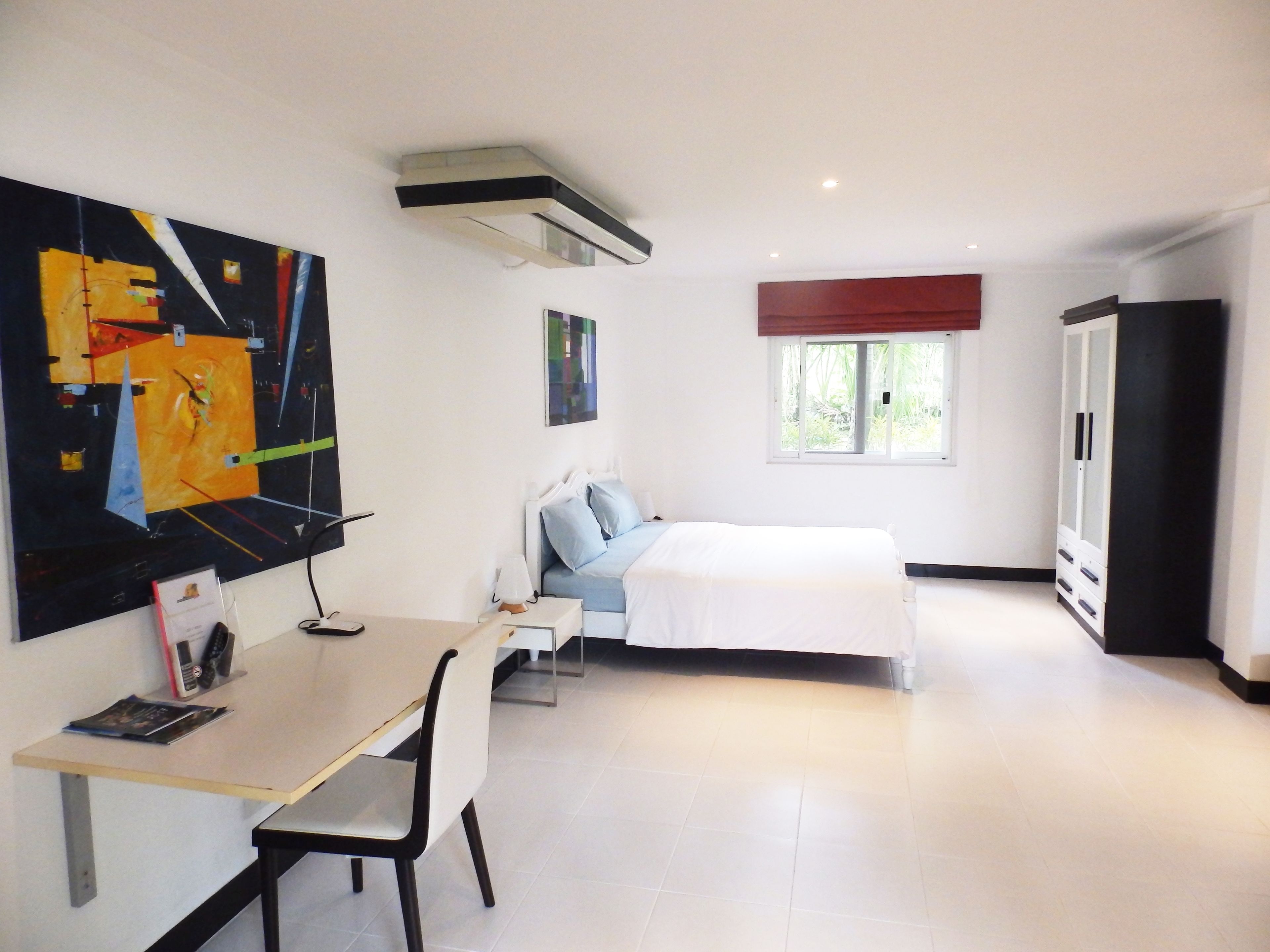 standard room | in-room safe, desk, blackout curtains, rollaway beds