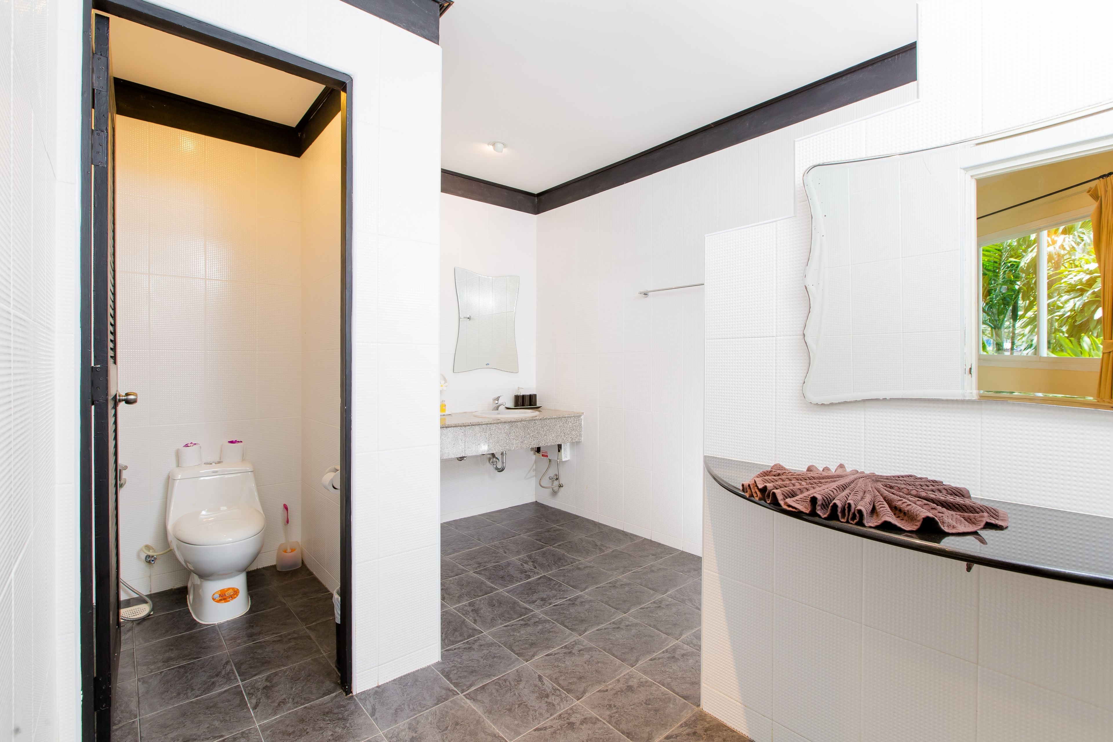 family | bathroom | free toiletries, hair dryer, towels