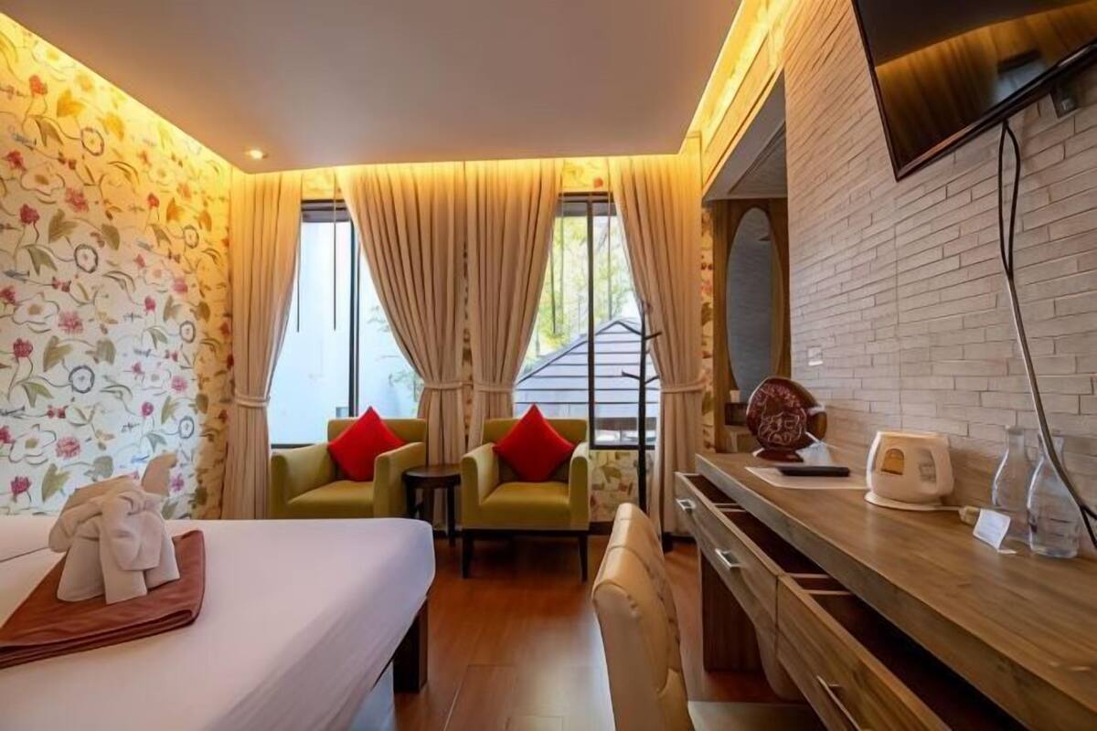 Premium bedding, minibar, in-room safe, desk