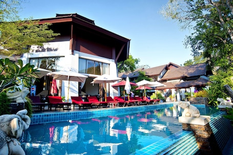 Outdoor pool, pool umbrellas, sun loungers