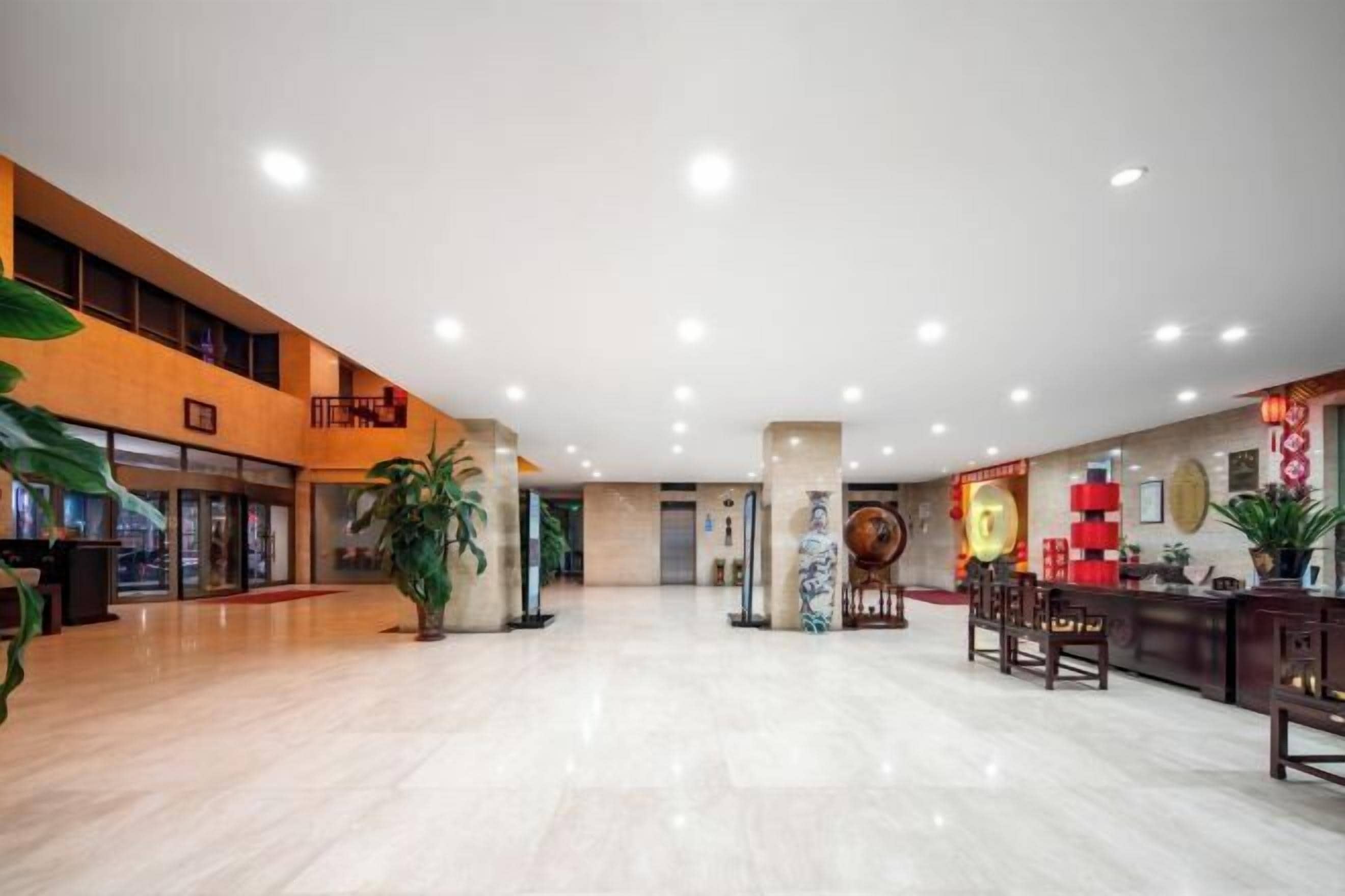 المنشأة من الداخل