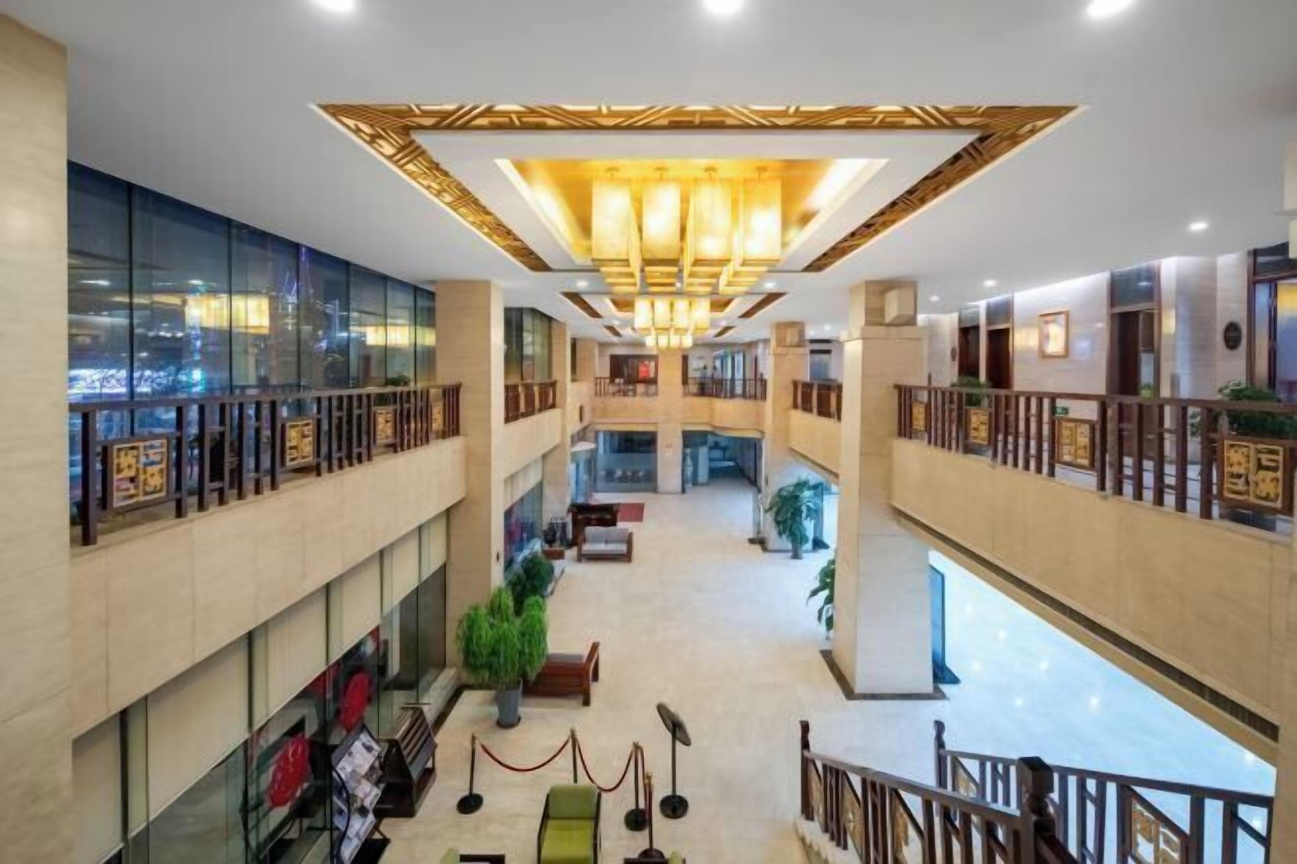 المنشأة من الداخل