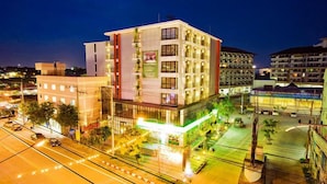 A multi-story hotel with a modern design, featuring balconies and large windows. - Mooks Residence (Pattaya)