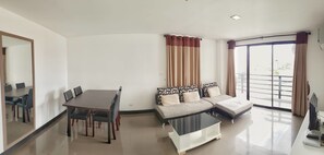 Executive Studio Suite, 1 Bedroom | In-room safe, blackout drapes, free WiFi - Mooks Residence (Pattaya)