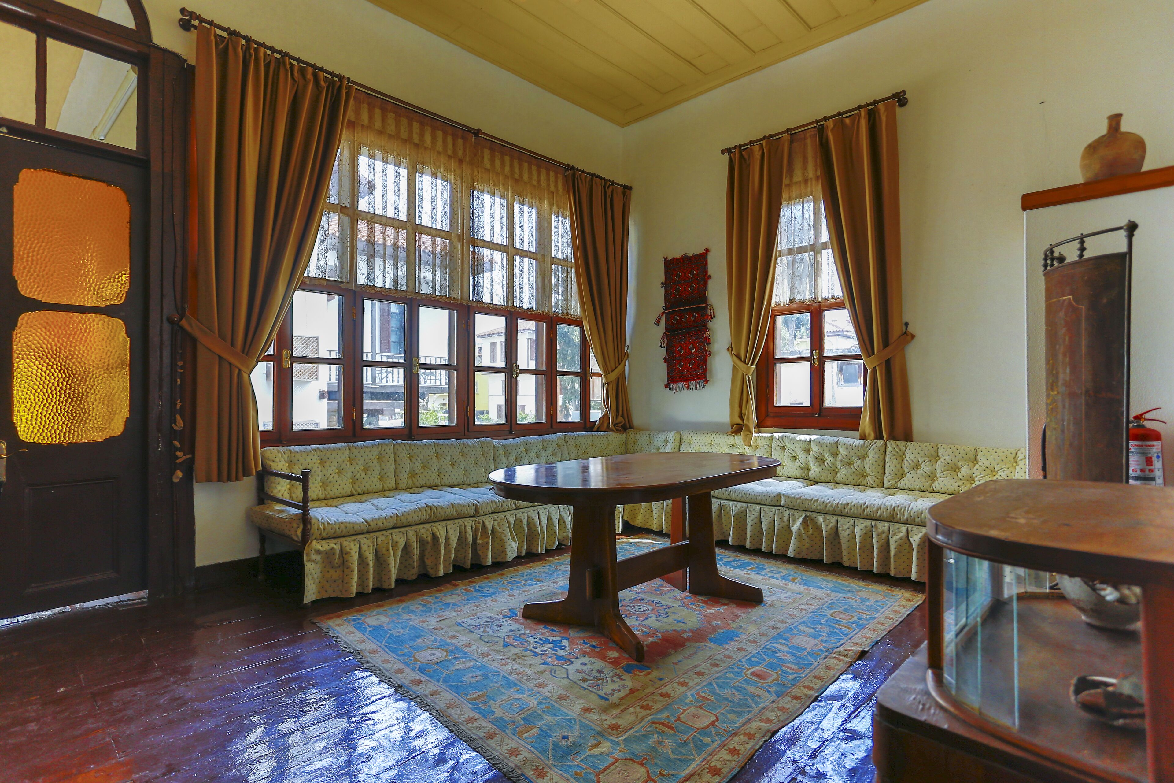 standard triple room | living area | 32-inch flat-screen tv with satellite channels, tv