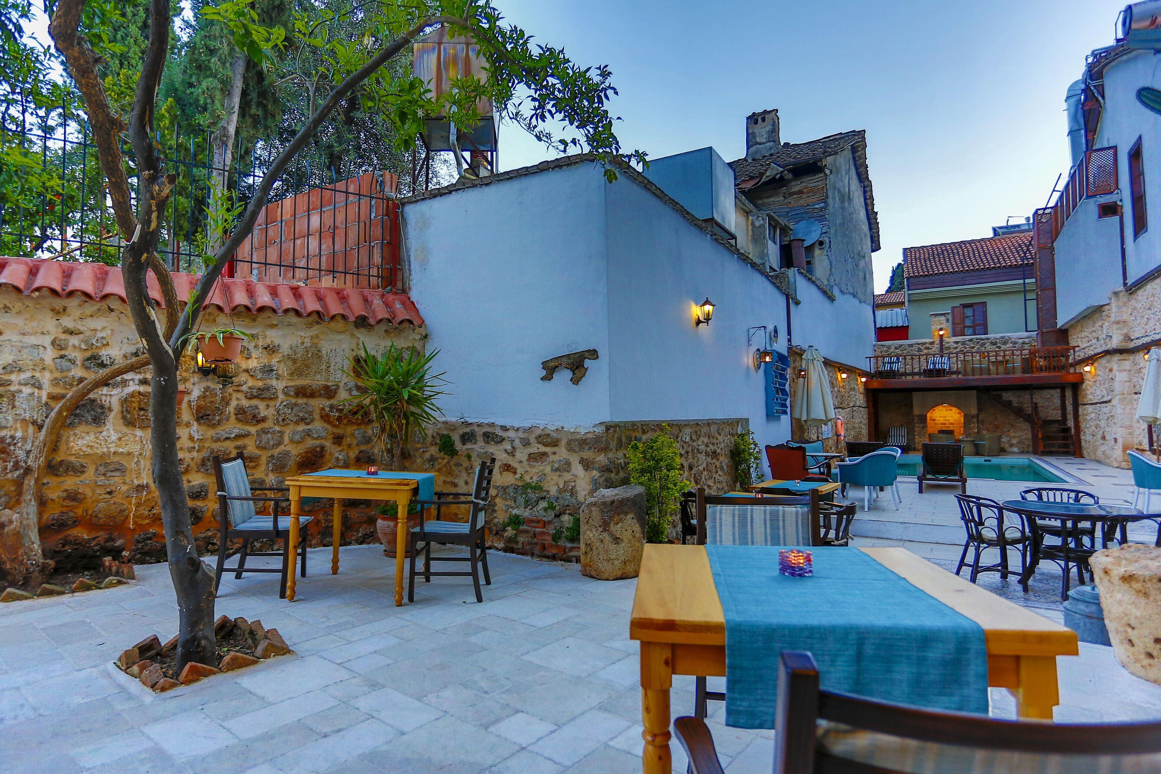 32-inch flat-screen tv with satellite channels, tv