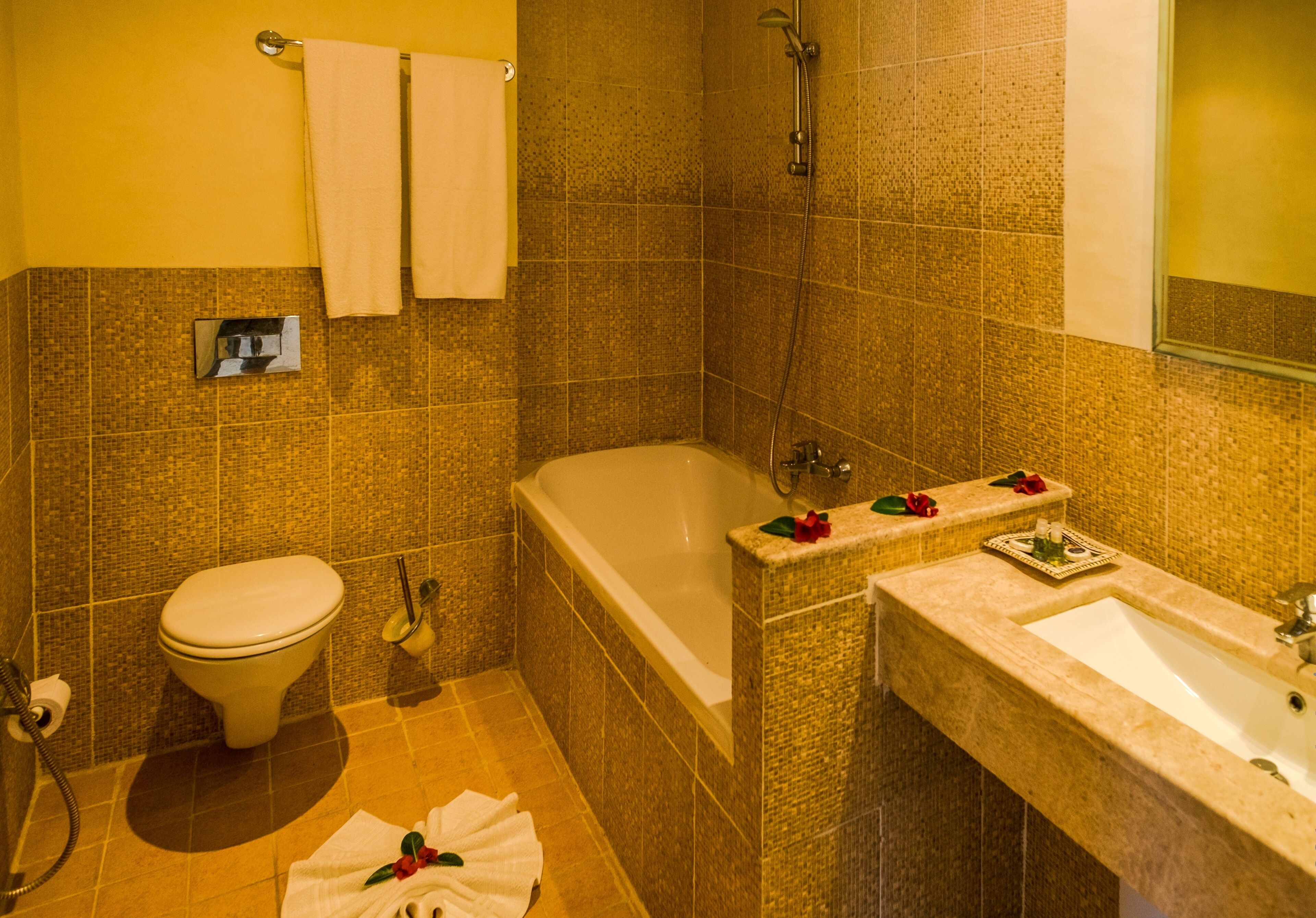 duplex, 2 bedrooms | bathroom | free toiletries, hair dryer, towels, soap