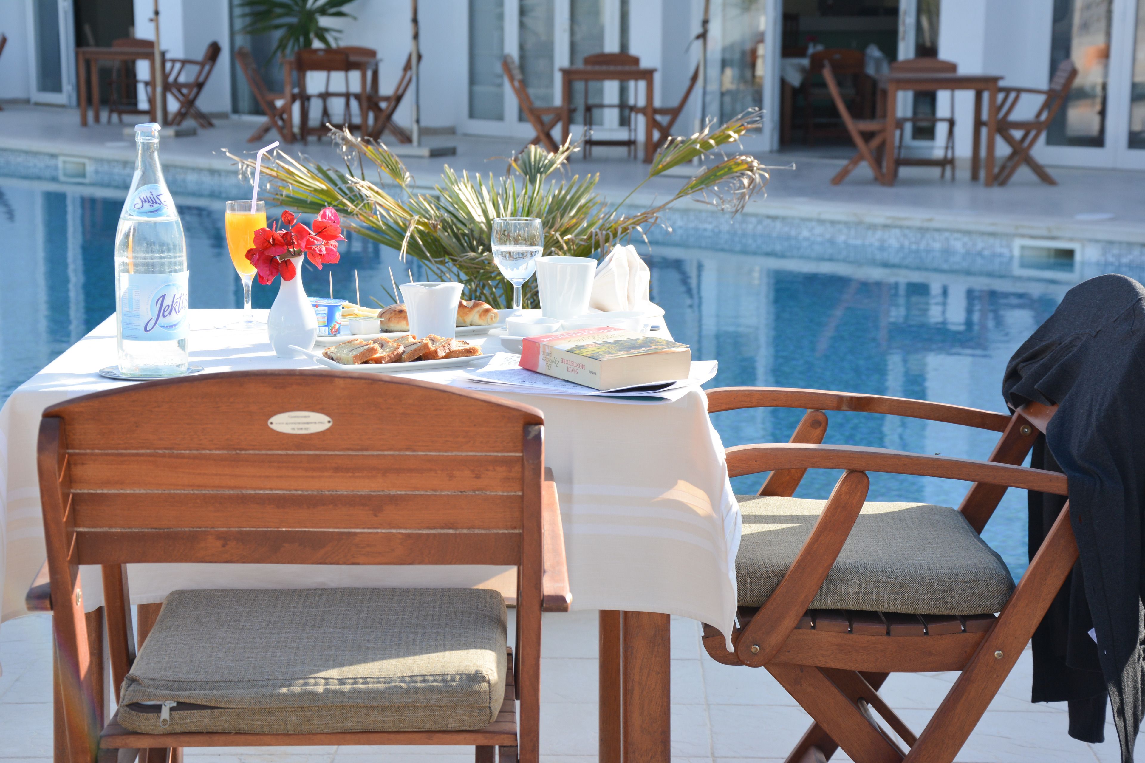 breakfast, lunch, dinner served; international cuisine, pool views