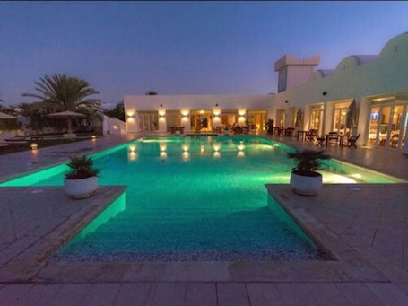 Outdoor pool, pool umbrellas, sun loungers