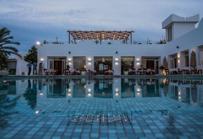 Outdoor pool, pool umbrellas, sun loungers