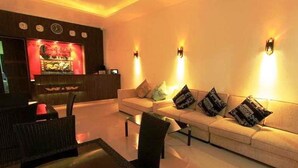 Lobby sitting area - The Great Patong Residence (Patong)