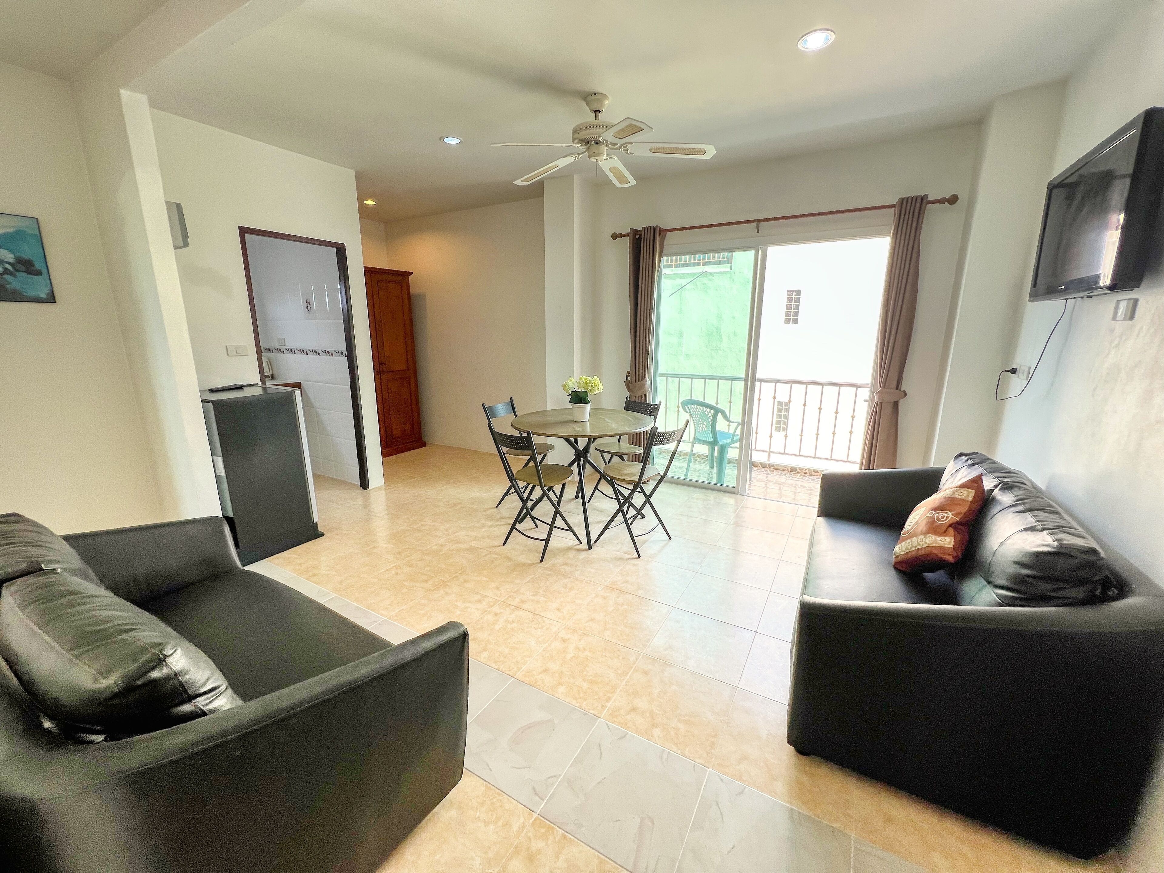 34-cm flat-screen tv with satellite channels, tv