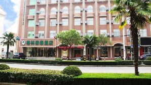 A multi-story hotel with a uniform facade, featuring balconies and a central entrance. - GreenTree Inn Nantong Tongzhou District Government  East Bihua Road Business Hotel (Nantong)