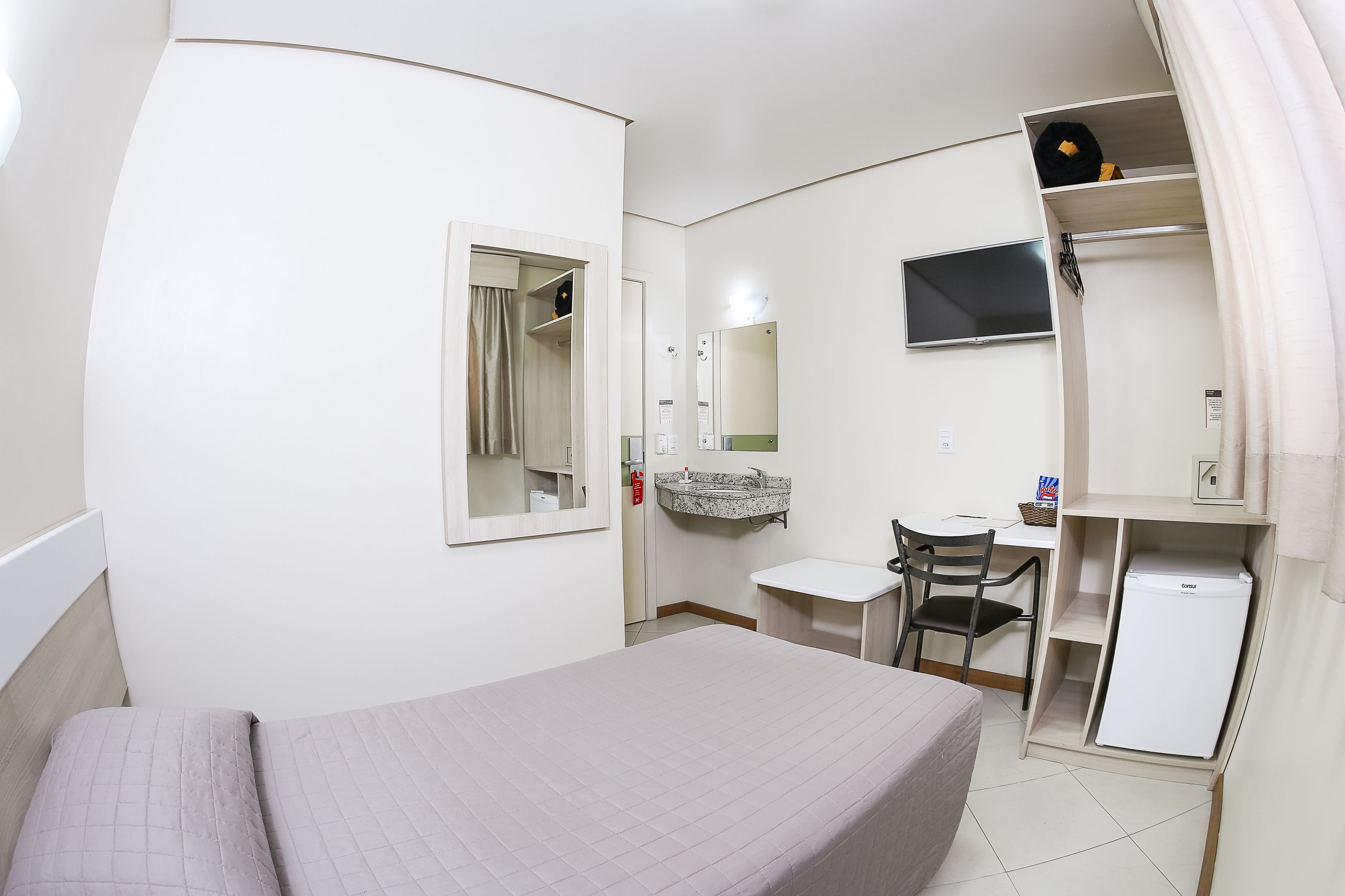 standard twin room, 2 single beds | 1 bedroom, minibar, in-room safe, desk