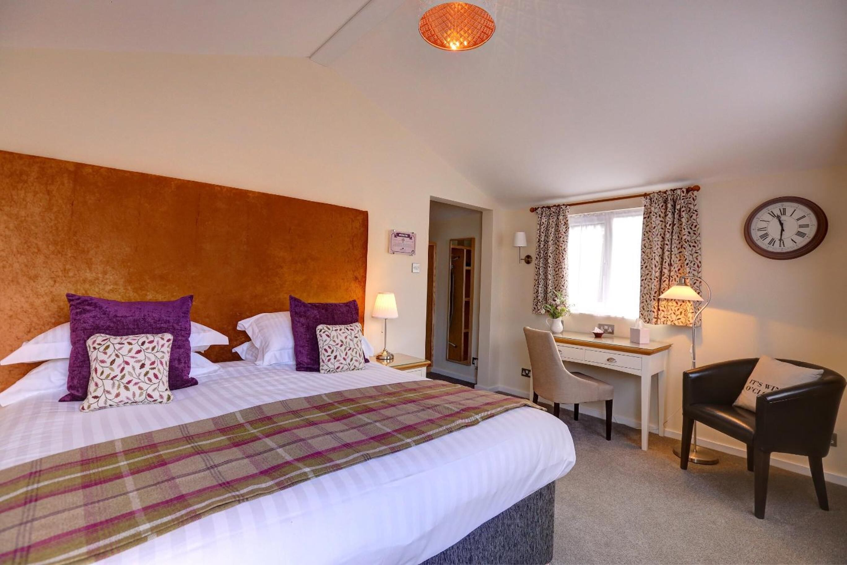 double or twin room, ensuite, garden view | iron/ironing board, free wifi, bed sheets
