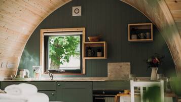 ラグジュアリー キャビン エンスイート ガーデンビュー | アイロン / アイロン台、WiFi (無料)、ベッドシーツ