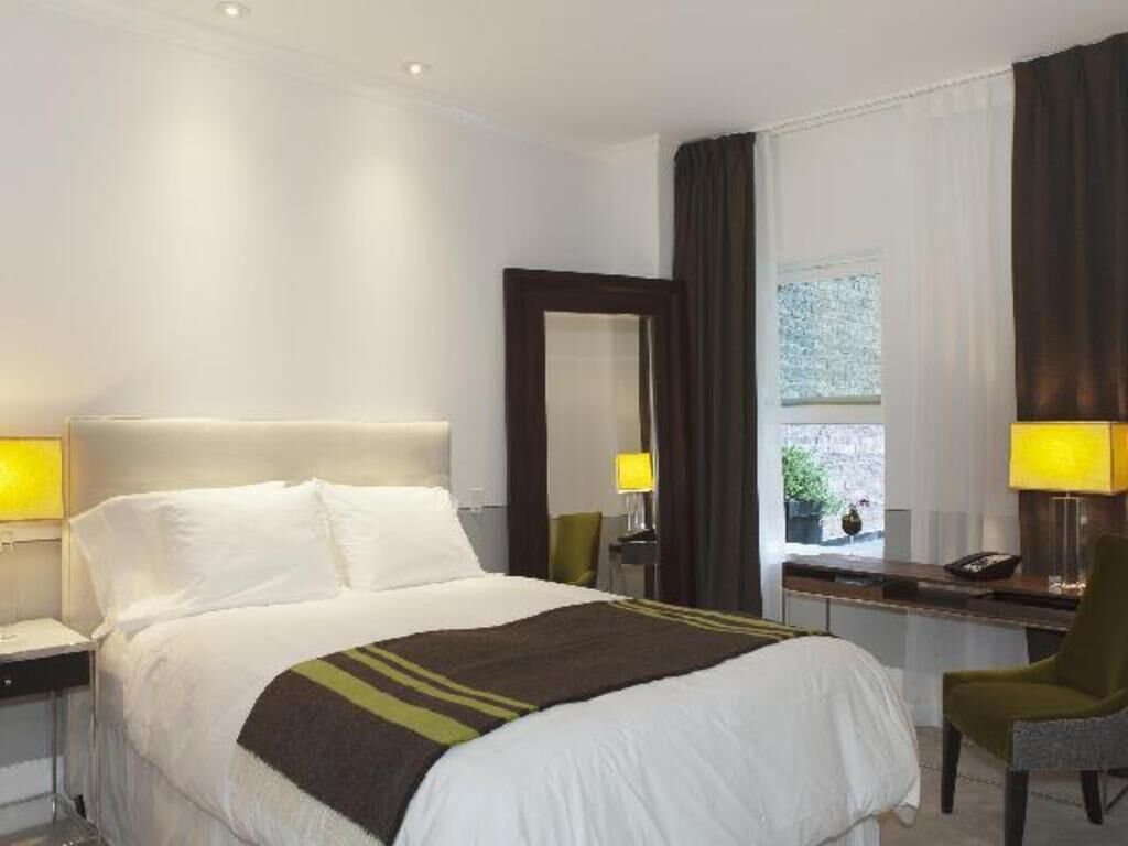 Hochwertige Bettwaren, Minibar, Zimmersafe, Schreibtisch