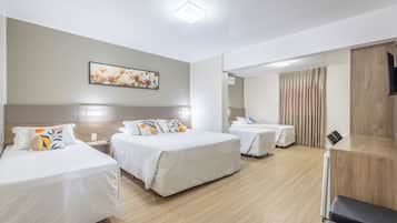 Quarto família | Frigobar, cofres nos quartos, cortinas blackout