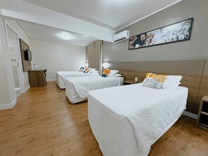 四人房, 身障無障礙空間 | 迷你吧、房內夾萬、遮光窗簾/窗簾、熨斗/熨衫板