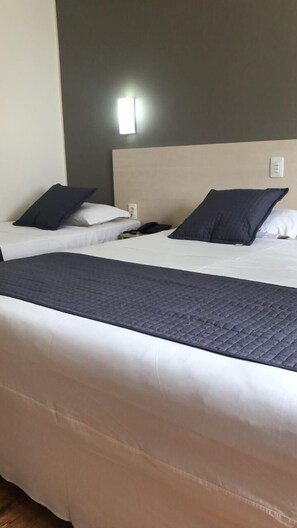 Quarto família | Frigobar, cofres nos quartos, cortinas blackout
