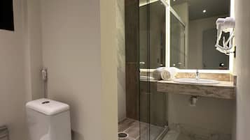 Suite Presidenziale, 1 letto king, non fumatori, idromassaggio | Bagno | Asciugacapelli, asciugamani, sapone, shampoo