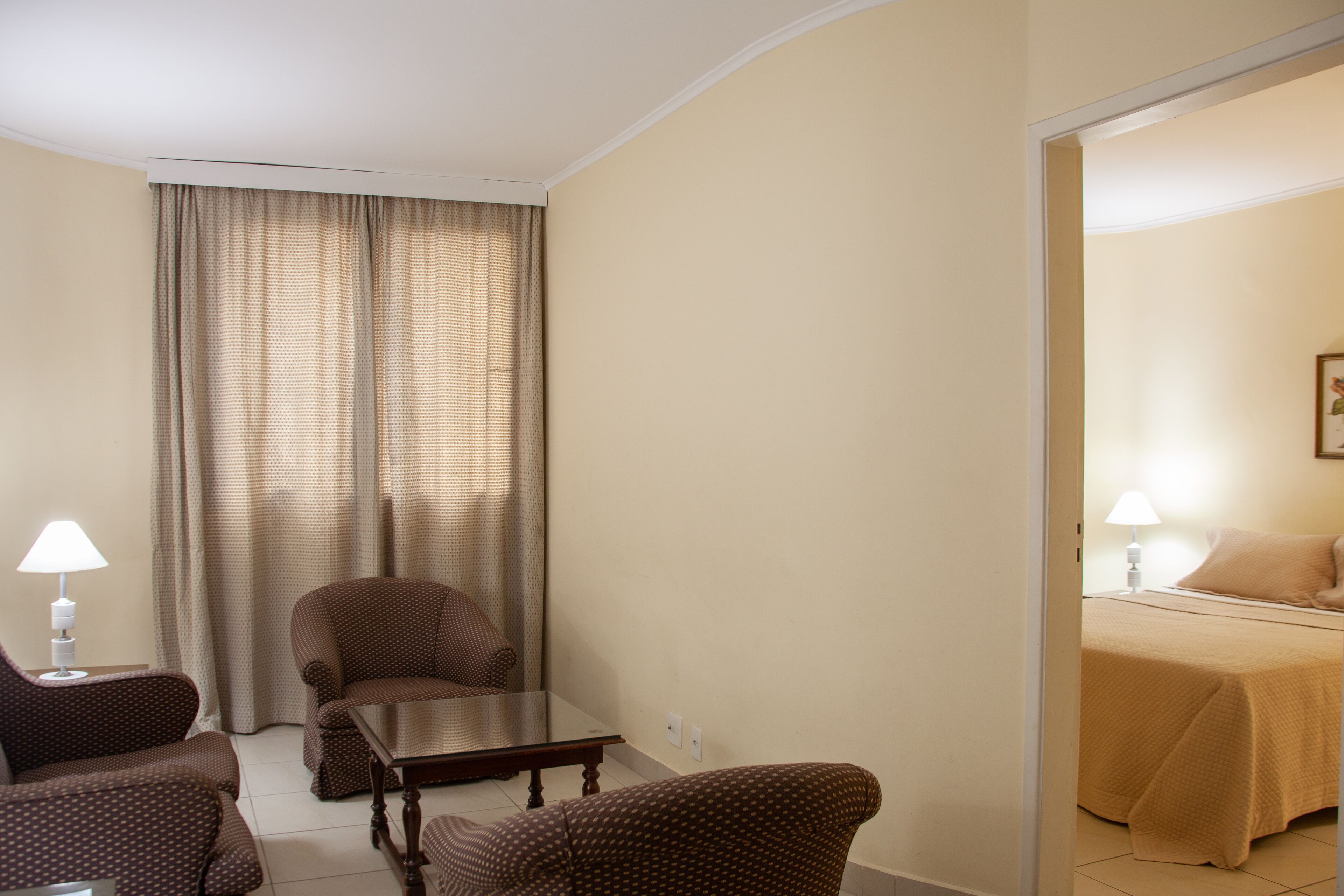 deluxe room, 1 king bed | living area