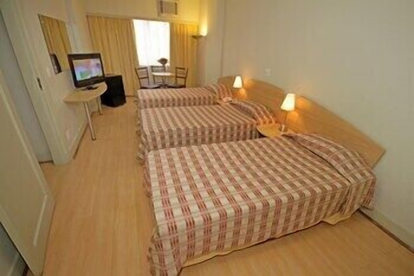 ميني بار وخزنة داخل الغرفة وطراز فريد لكل وحدة ومكتب