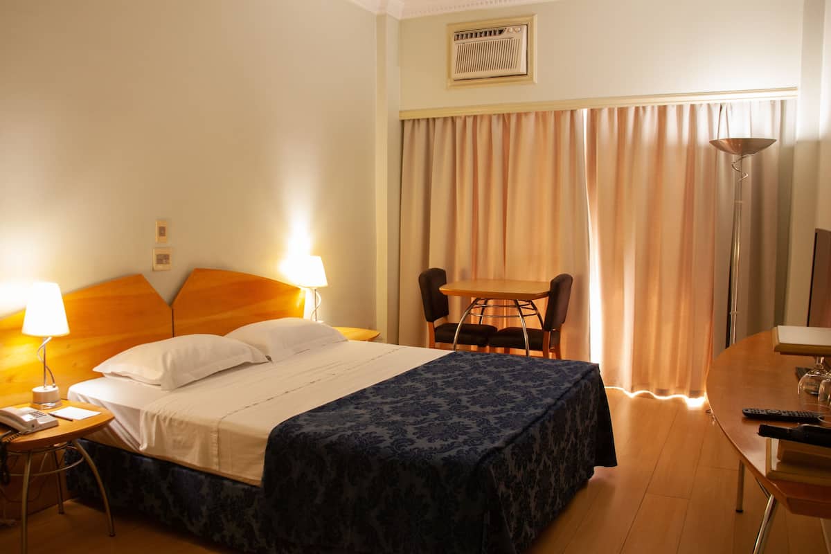 Minibar, coffres-forts dans les chambres, ameublement personnalisé