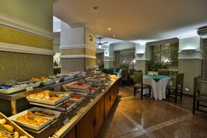 Daily buffet breakfast (BRL 28 per person)