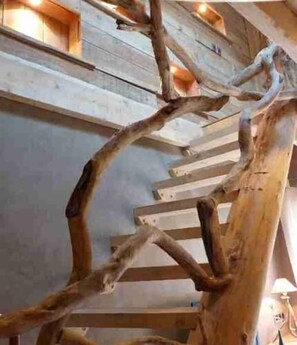 Decoración personalizada, wifi gratis y ropa de cama