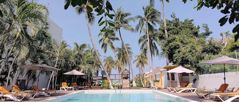 2 piscines extérieures